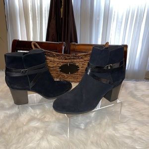 Clarks collection soft cushion womens sz 11 suede pre owned great condition